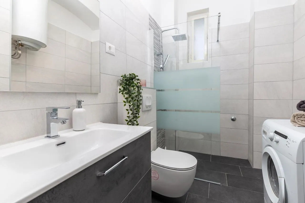 Apartment S With Three Rooms In The Centar Rijeka Croatia