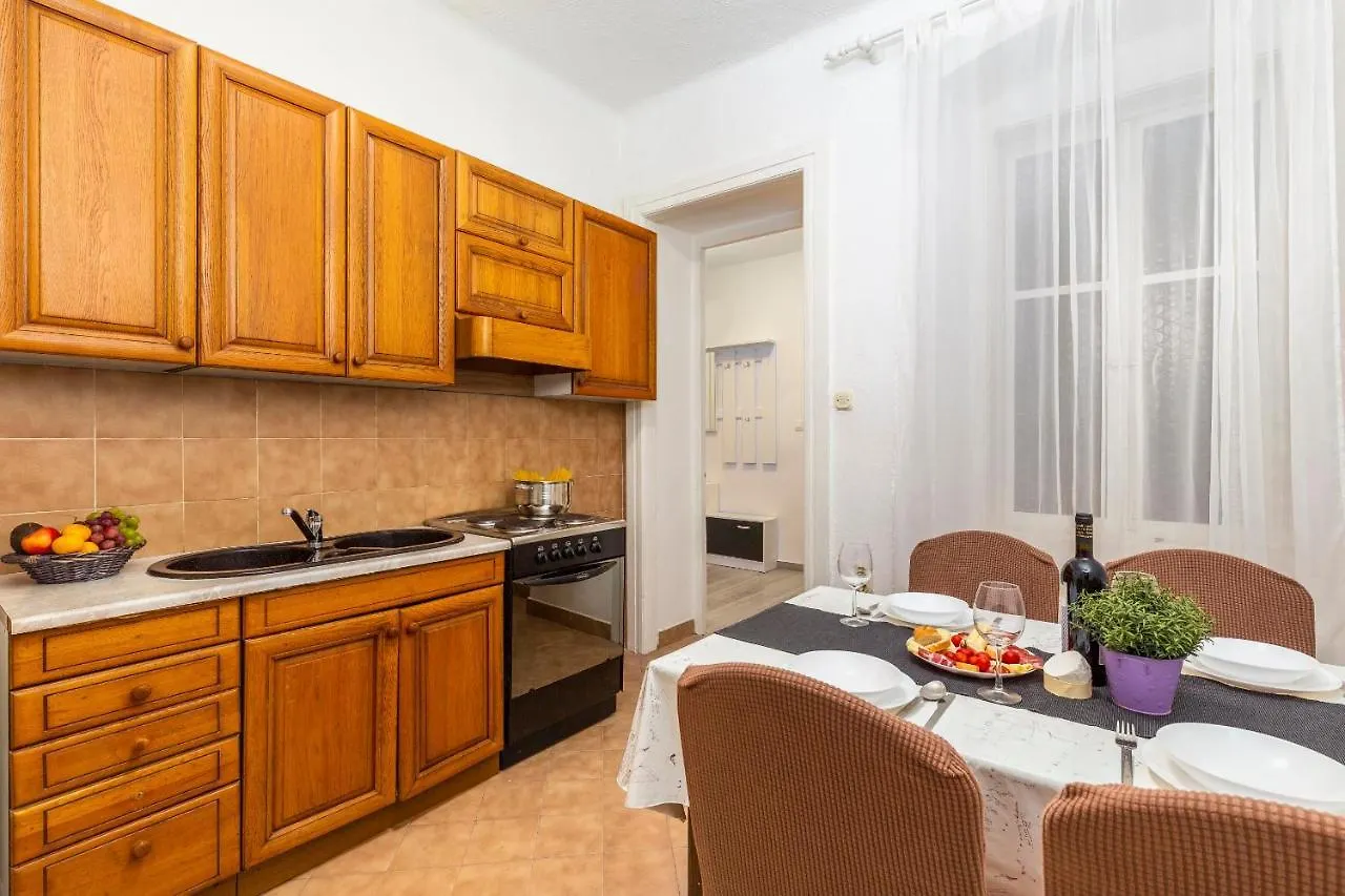 Apartment S With Three Rooms In The Centar Rijeka